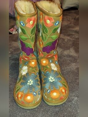 UGG Wahine Floral Limited Edition Boots- Size 9- Excellent Condition